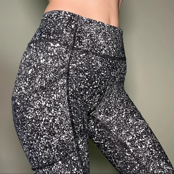 SOLD IN LIVE SHOW Lululemon Tight Stuff Tight II Splatter Scallop Hem - Picture 3 of 12